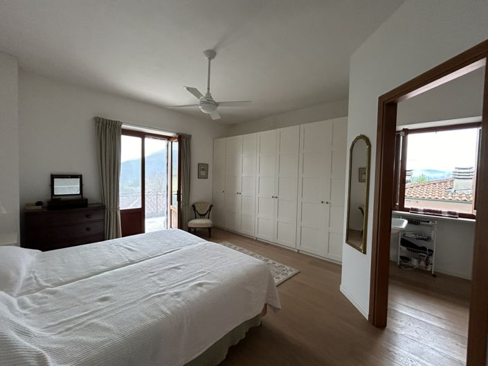 Image No.19-4 Bed Property for sale