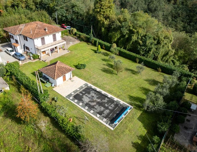 Image No.4-4 Bed Property for sale