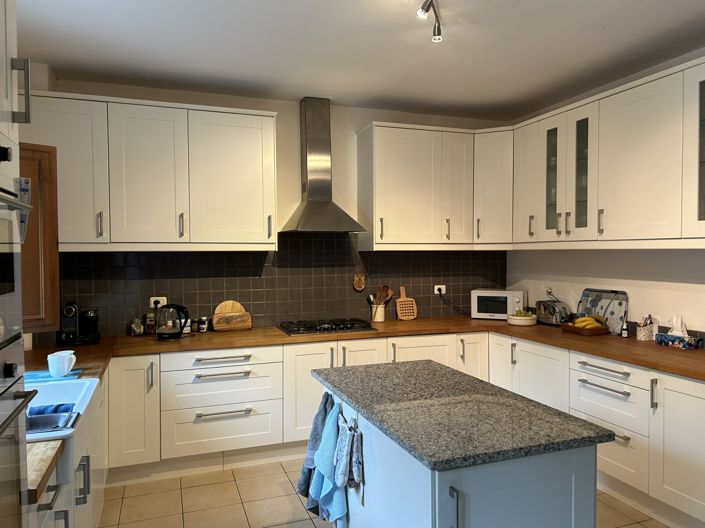 Image No.5-4 Bed Property for sale