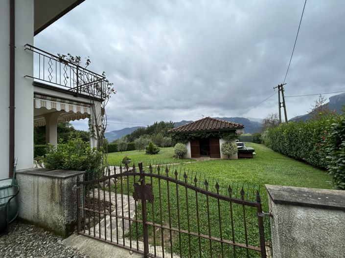 Image No.11-4 Bed Property for sale