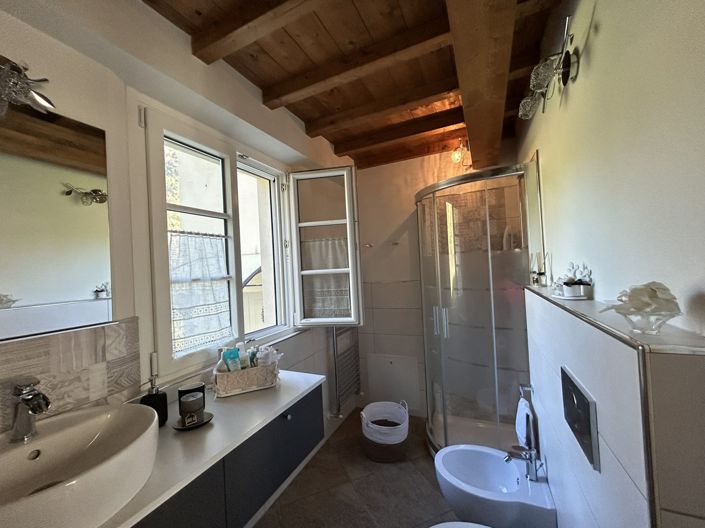 Image No.13-3 Bed Property for sale