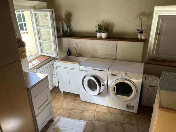 Image No.17-3 Bed Property for sale