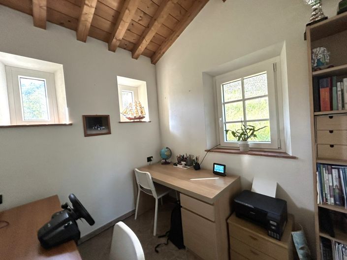 Image No.18-3 Bed Property for sale