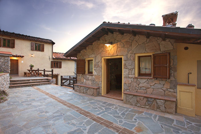 Image No.1-8 Bed Property for sale
