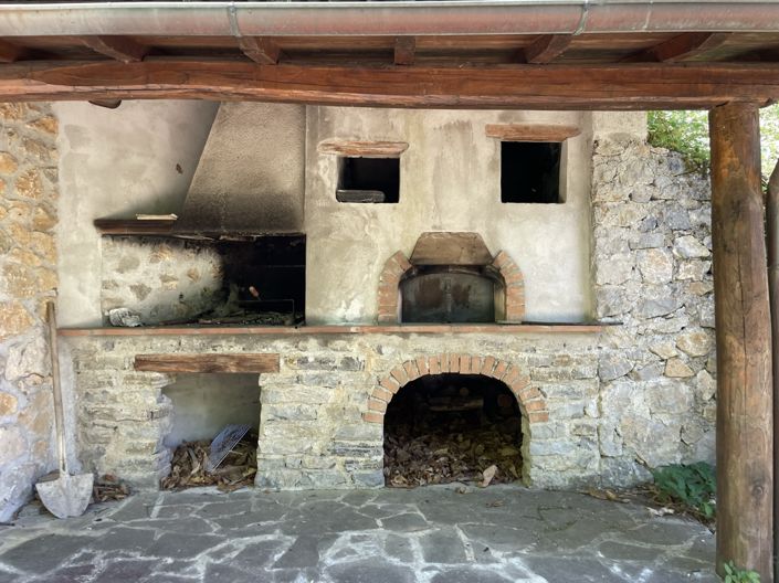 Image No.12-8 Bed Property for sale