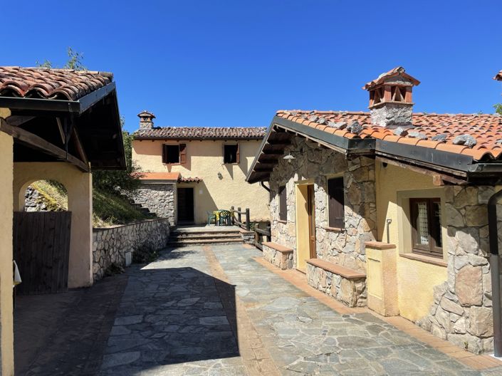 Image No.21-8 Bed Property for sale