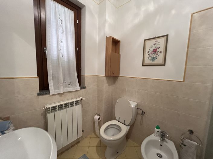 Image No.10-3 Bed Property for sale