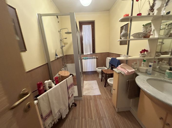 Image No.13-3 Bed Property for sale