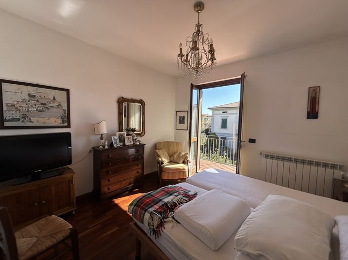 Image No.14-3 Bed Property for sale