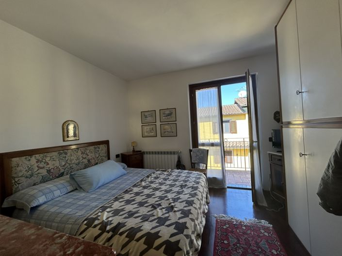 Image No.17-3 Bed Property for sale