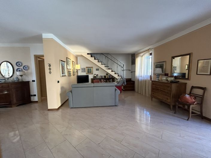 Image No.3-3 Bed Property for sale