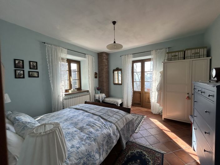 Image No.13-2 Bed Property for sale