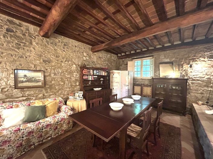 Image No.14-4 Bed Property for sale