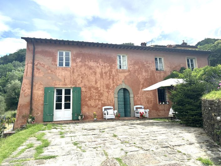 Image No.2-4 Bed Property for sale