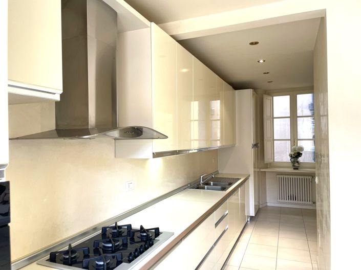 Image No.4-4 Bed Property for sale