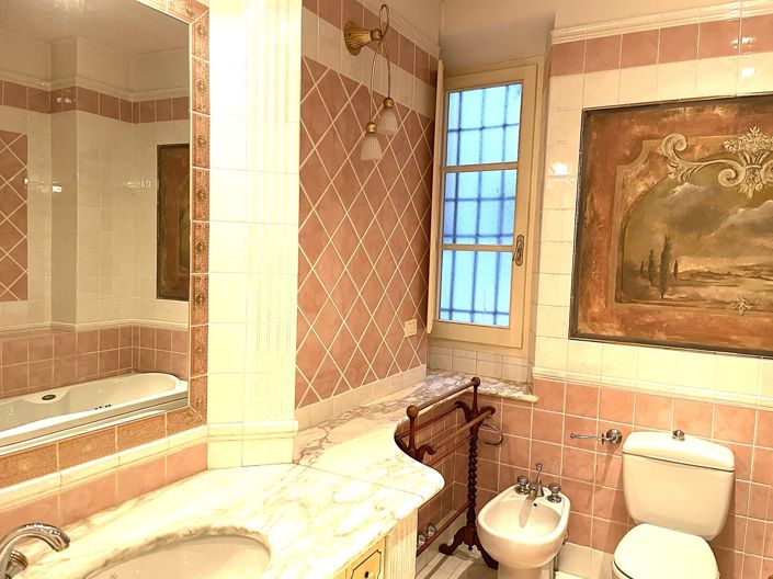 Image No.18-4 Bed Property for sale