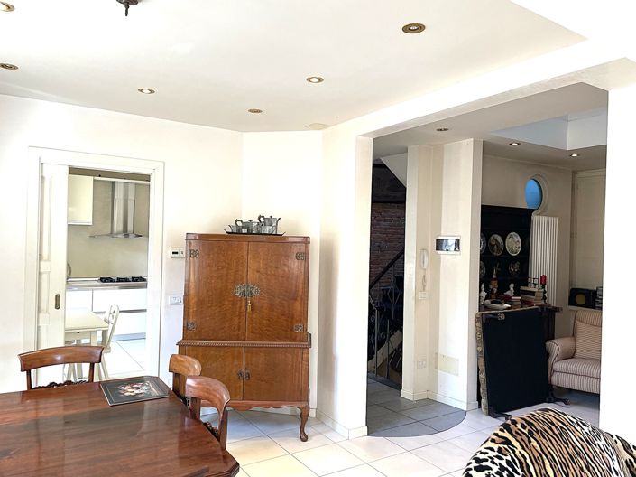 Image No.8-4 Bed Property for sale