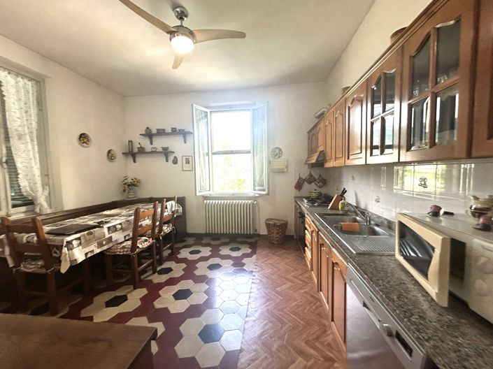 Image No.11-4 Bed Property for sale