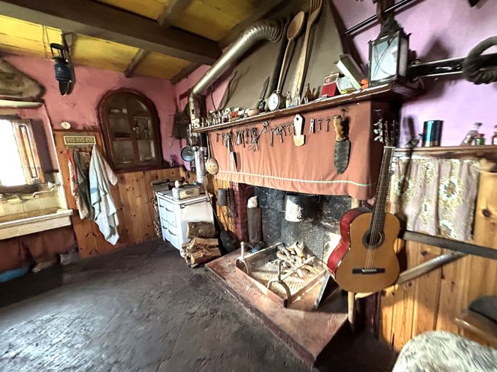 Image No.6-4 Bed Property for sale