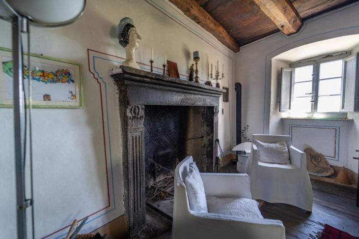 Image No.10-6 Bed Property for sale