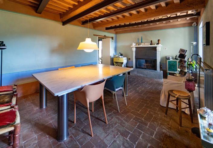 Image No.14-6 Bed Property for sale