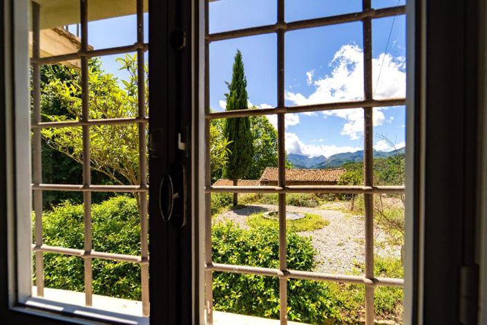 Image No.15-6 Bed Property for sale