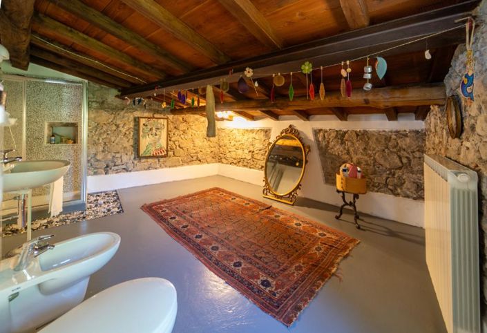 Image No.19-6 Bed Property for sale