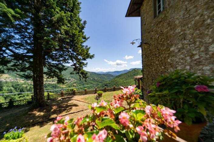 Image No.27-6 Bed Property for sale