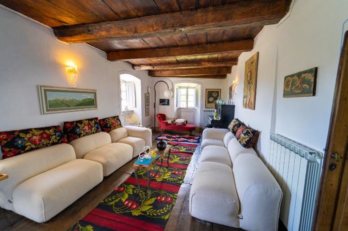 Image No.7-6 Bed Property for sale