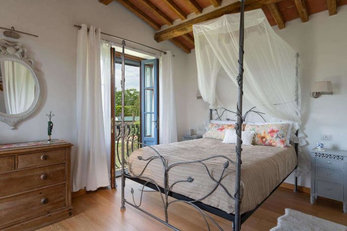 Image No.20-3 Bed Property for sale