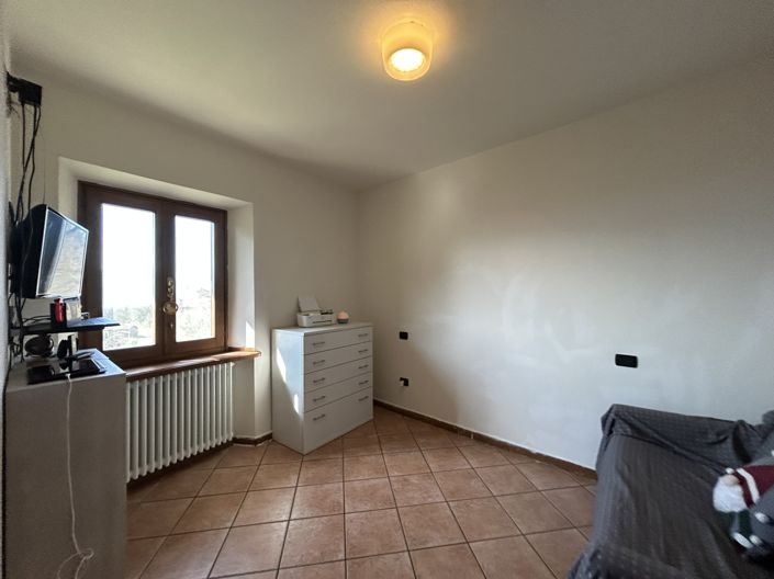 Image No.10-5 Bed Property for sale