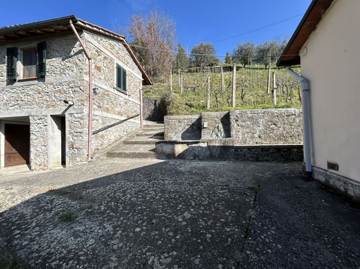 Image No.12-5 Bed Property for sale