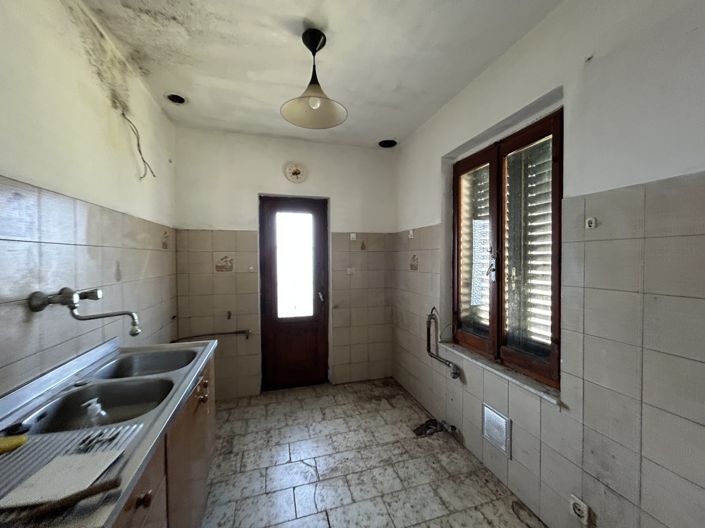 Image No.20-5 Bed Property for sale