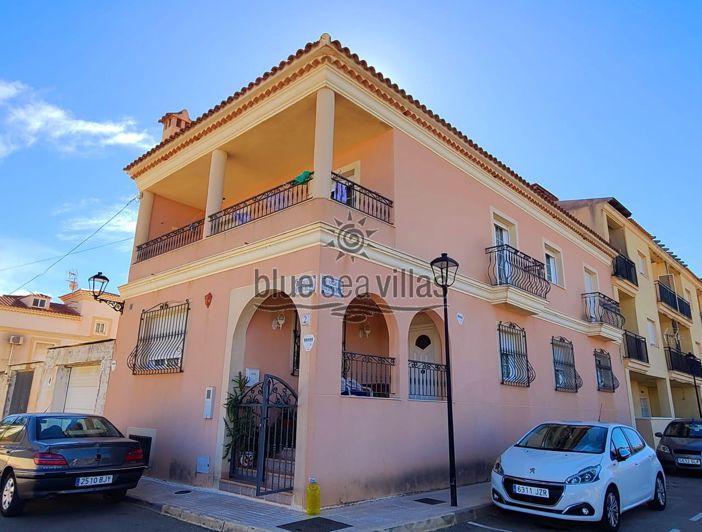 Image No.1-5 Bed Townhouse for sale