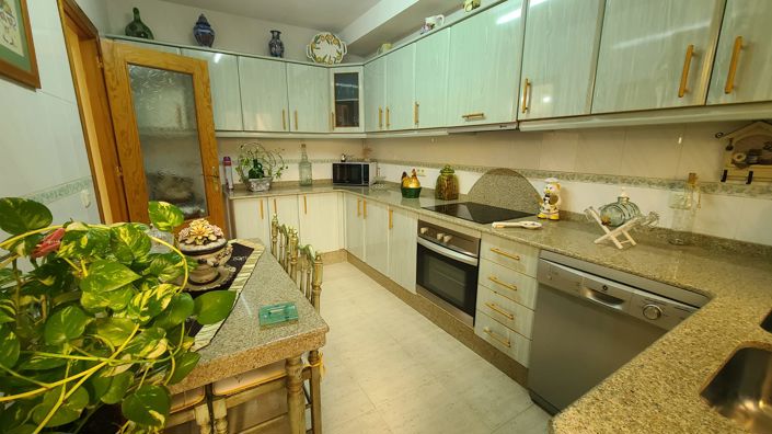 Image No.11-3 Bed Townhouse for sale