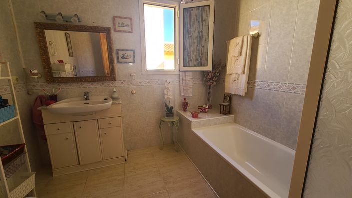 Image No.19-3 Bed Townhouse for sale