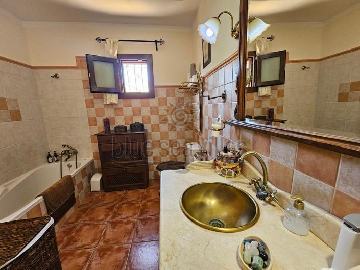 Image No.28-3 Bed Villa for sale