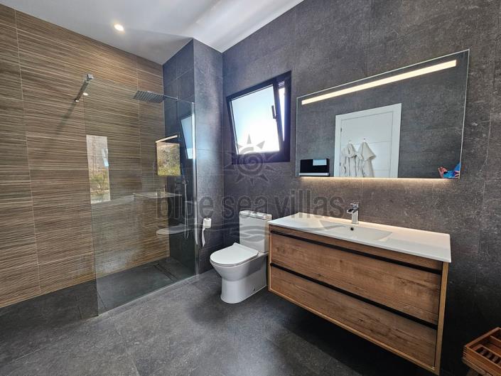 Image No.10-4 Bed Villa / Detached for sale