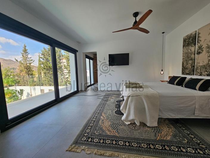 Image No.12-4 Bed Villa / Detached for sale