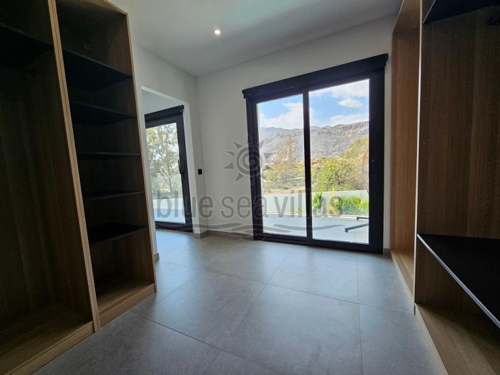 Image No.16-4 Bed Villa / Detached for sale