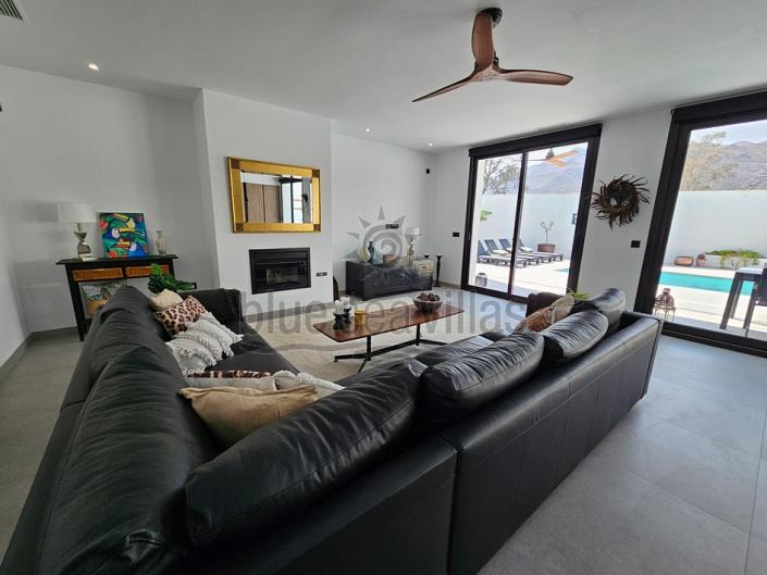 Image No.28-4 Bed Villa / Detached for sale