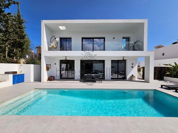 Image No.37-4 Bed Villa / Detached for sale