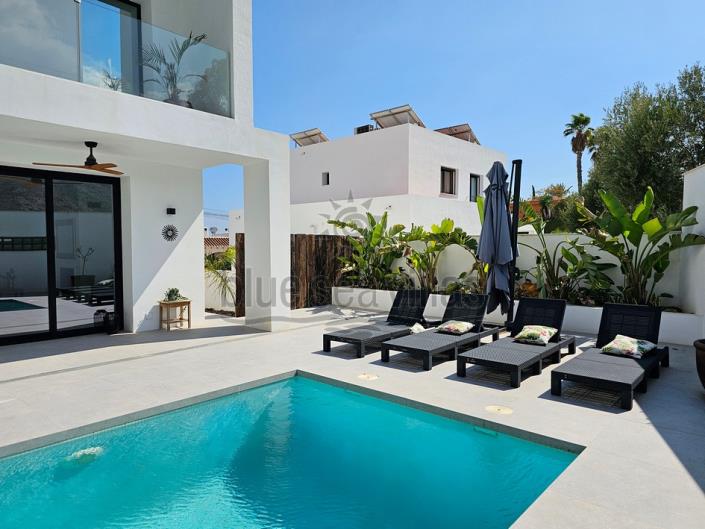 Image No.39-4 Bed Villa / Detached for sale