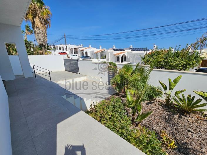 Image No.41-4 Bed Villa / Detached for sale