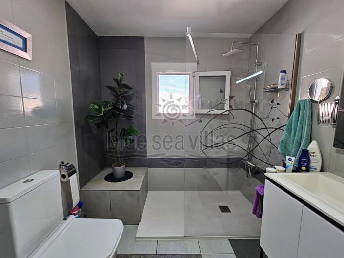 Image No.40-3 Bed Villa / Detached for sale