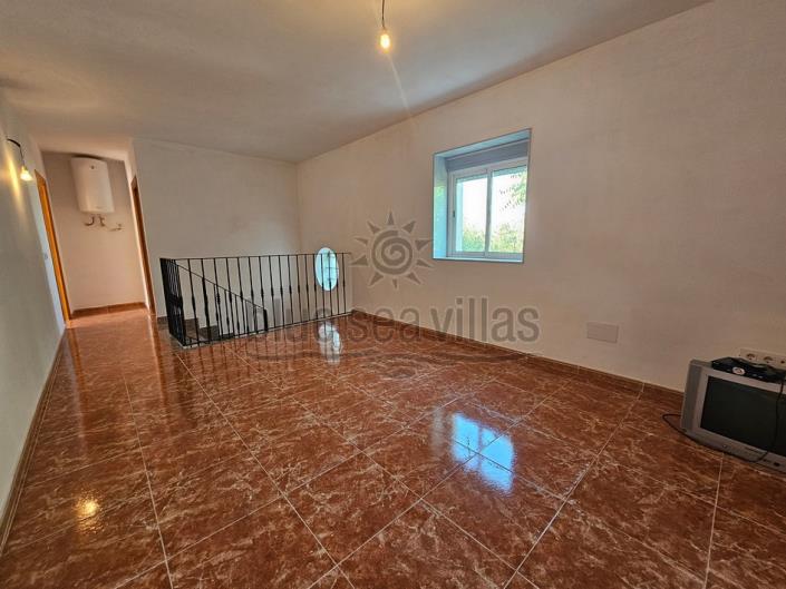 Image No.19-7 Bed Farmhouse for sale