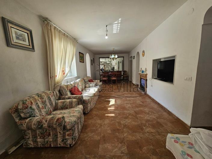 Image No.7-7 Bed Farmhouse for sale