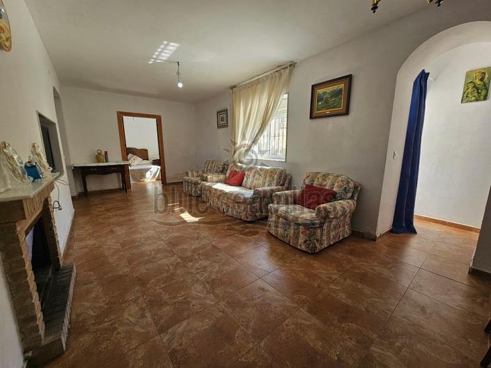 Image No.6-7 Bed Farmhouse for sale