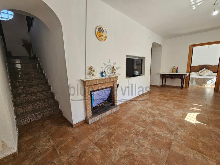 Image No.8-7 Bed Farmhouse for sale