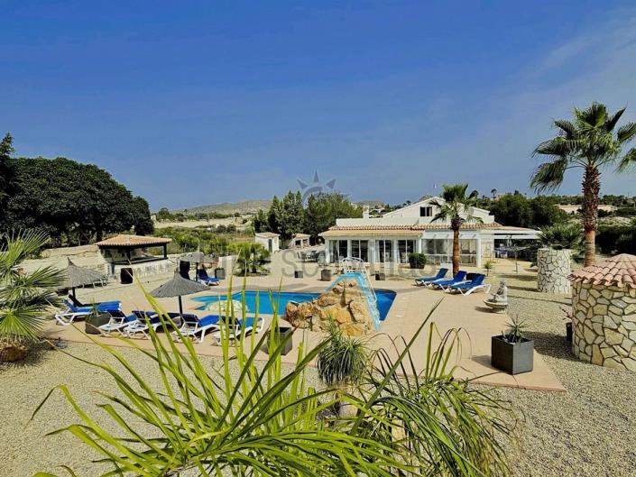 Image No.2-9 Bed Villa / Detached for sale